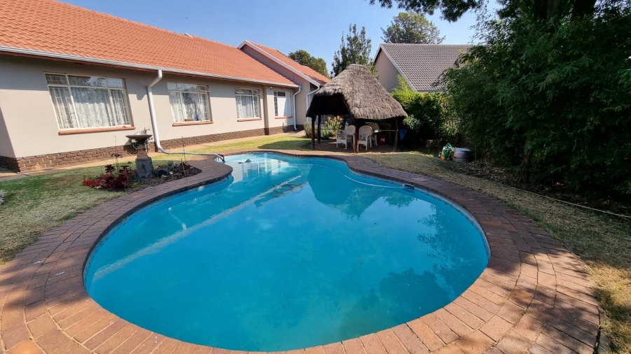 3 Bedroom Property for Sale in Birchleigh North Gauteng