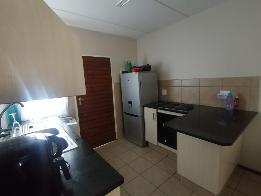 To Let 2 Bedroom Property for Rent in Noordwyk Gauteng