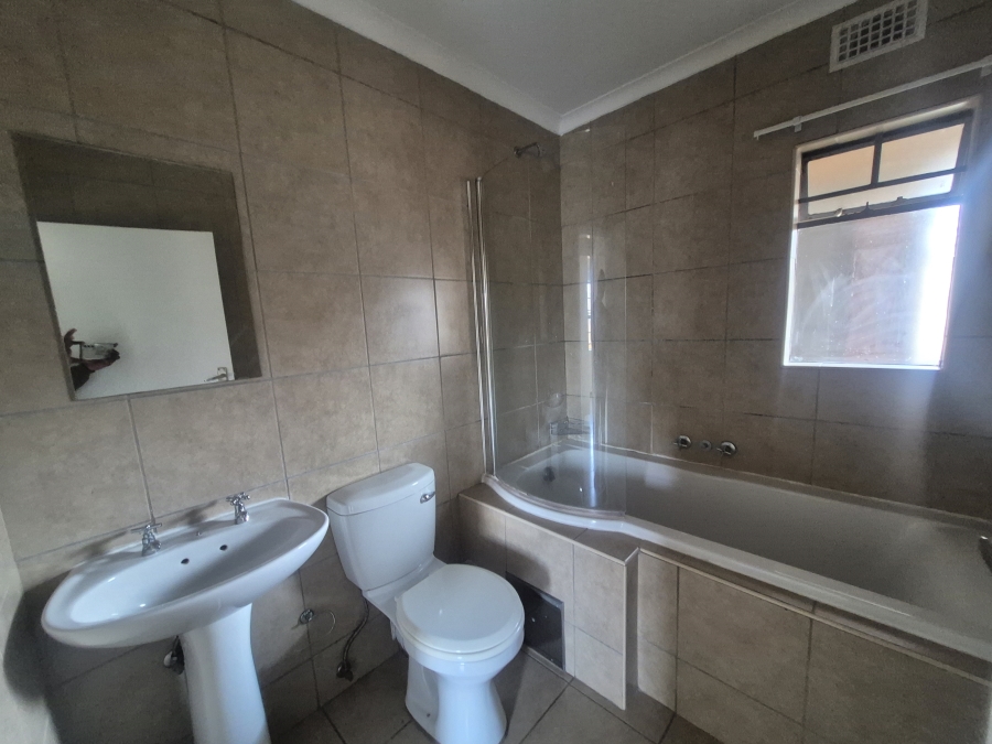 To Let 2 Bedroom Property for Rent in Noordwyk Gauteng