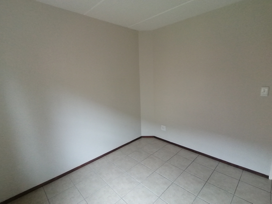 To Let 2 Bedroom Property for Rent in Noordwyk Gauteng