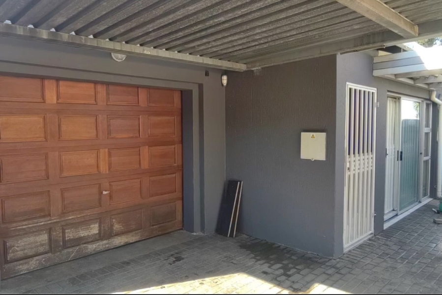 2 Bedroom Property for Sale in Oakdene Gauteng