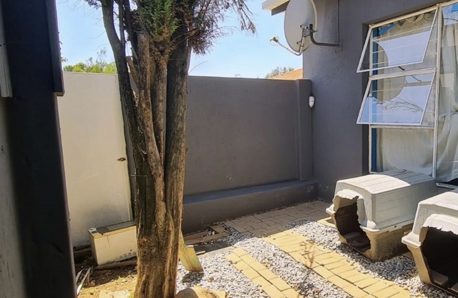 2 Bedroom Property for Sale in Oakdene Gauteng