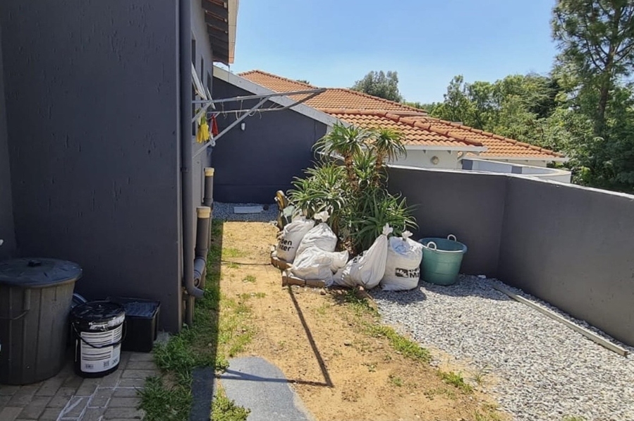 2 Bedroom Property for Sale in Oakdene Gauteng