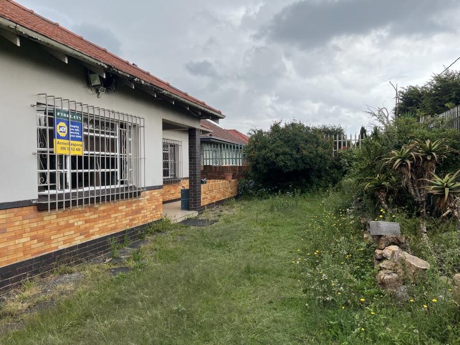 4 Bedroom Property for Sale in Linmeyer Gauteng