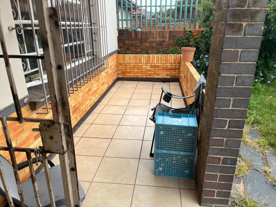4 Bedroom Property for Sale in Linmeyer Gauteng