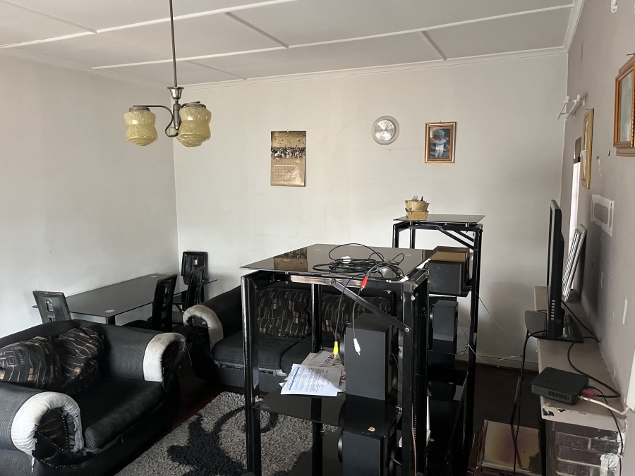 4 Bedroom Property for Sale in Linmeyer Gauteng