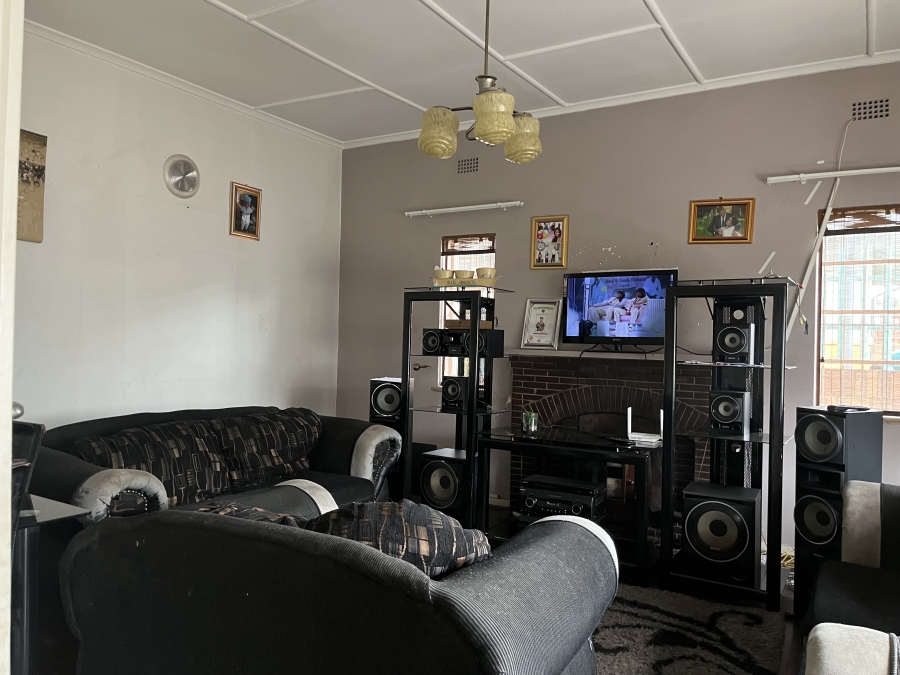4 Bedroom Property for Sale in Linmeyer Gauteng