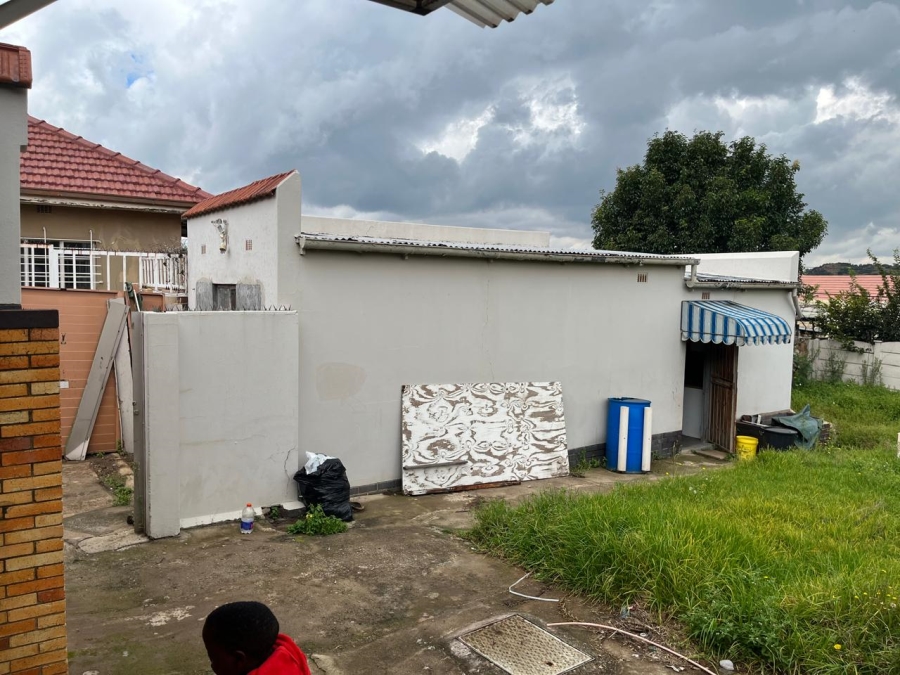 4 Bedroom Property for Sale in Linmeyer Gauteng