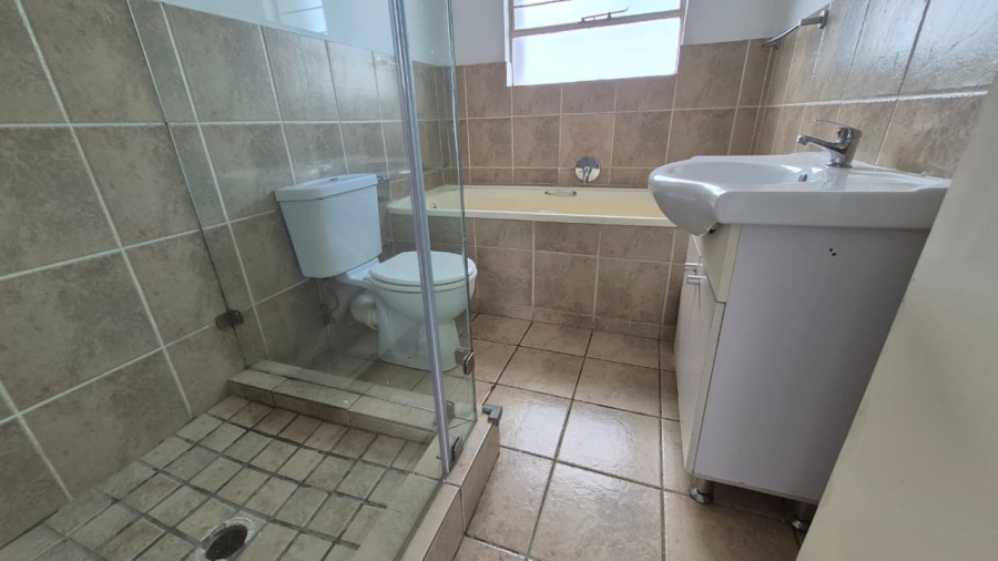 2 Bedroom Property for Sale in Bardene Gauteng
