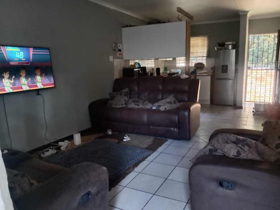 To Let 2 Bedroom Property for Rent in Erasmuskloof Gauteng
