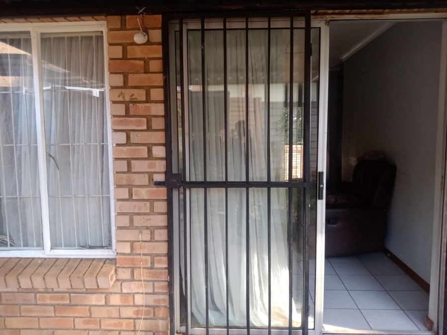 To Let 2 Bedroom Property for Rent in Erasmuskloof Gauteng