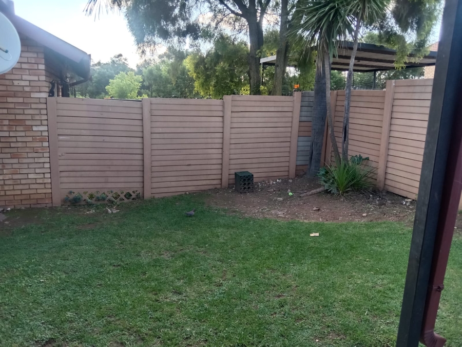 To Let 2 Bedroom Property for Rent in Erasmuskloof Gauteng