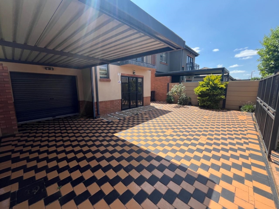 3 Bedroom Property for Sale in Albertsdal Gauteng
