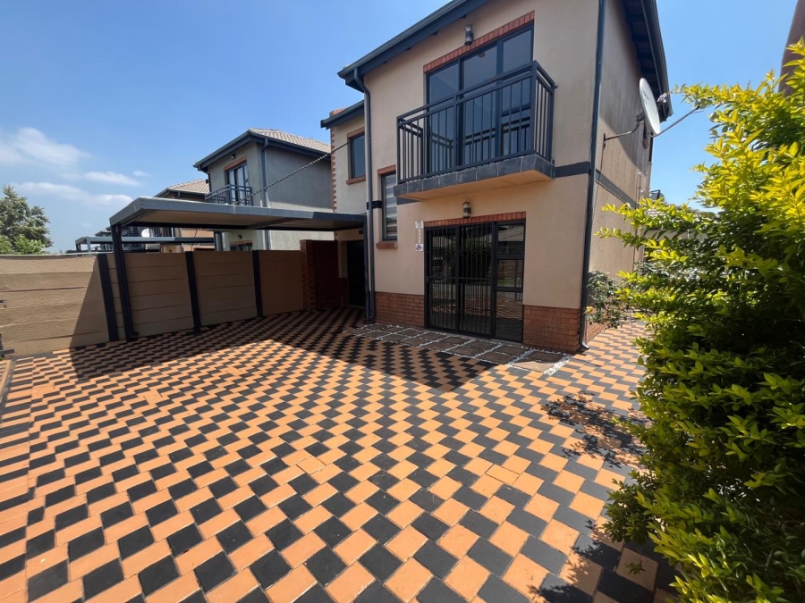 3 Bedroom Property for Sale in Albertsdal Gauteng