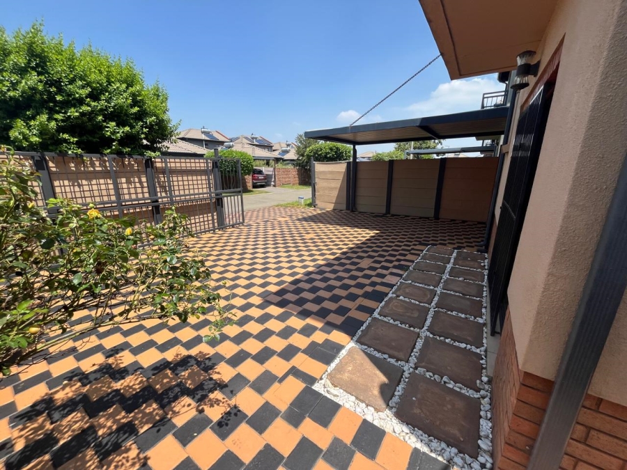 3 Bedroom Property for Sale in Albertsdal Gauteng