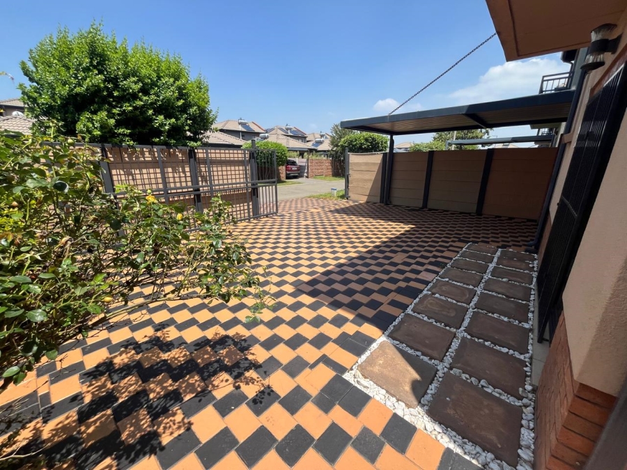 3 Bedroom Property for Sale in Albertsdal Gauteng