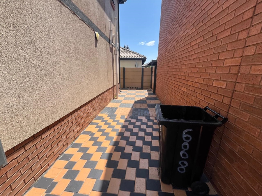 3 Bedroom Property for Sale in Albertsdal Gauteng