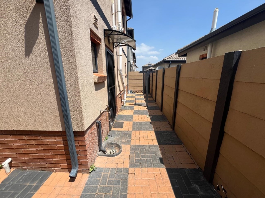 3 Bedroom Property for Sale in Albertsdal Gauteng