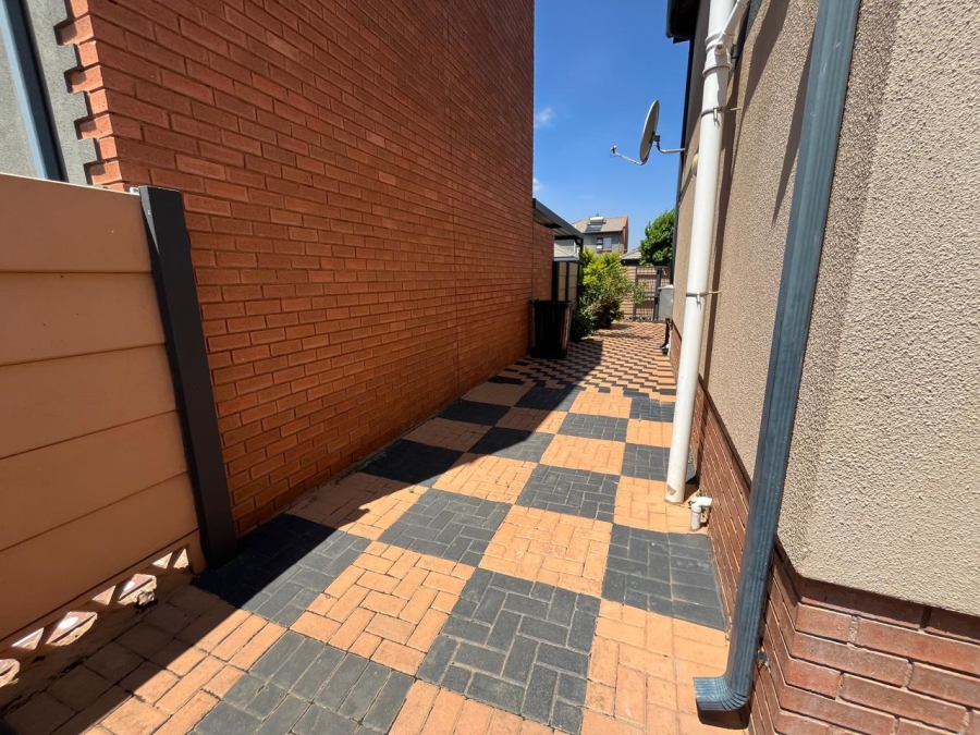 3 Bedroom Property for Sale in Albertsdal Gauteng