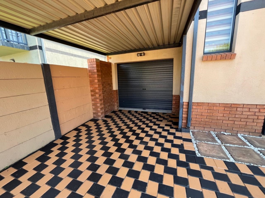 3 Bedroom Property for Sale in Albertsdal Gauteng