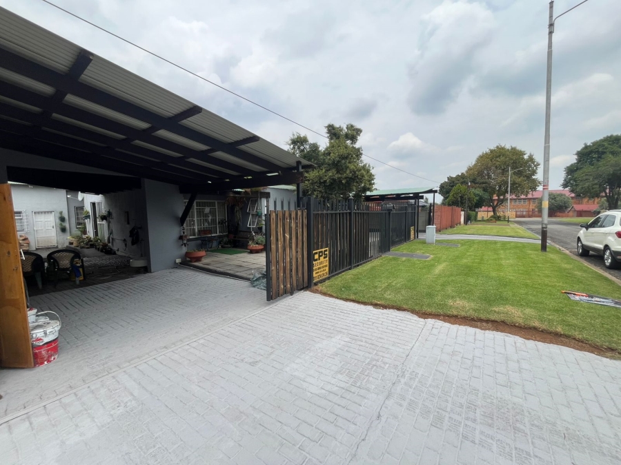 4 Bedroom Property for Sale in Florentia Gauteng