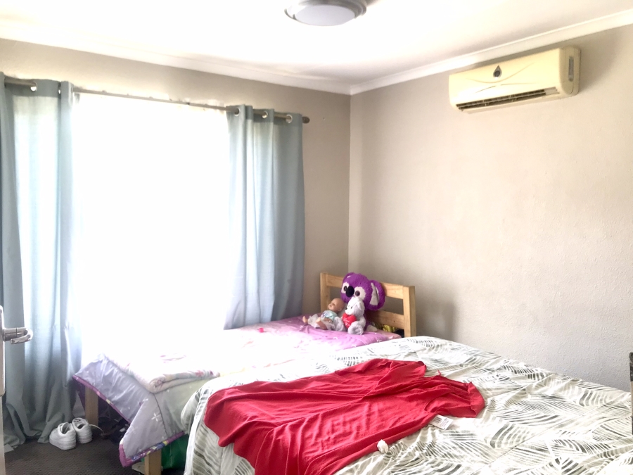 2 Bedroom Property for Sale in Lakefield Gauteng