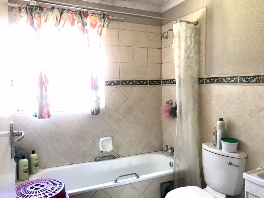 2 Bedroom Property for Sale in Lakefield Gauteng