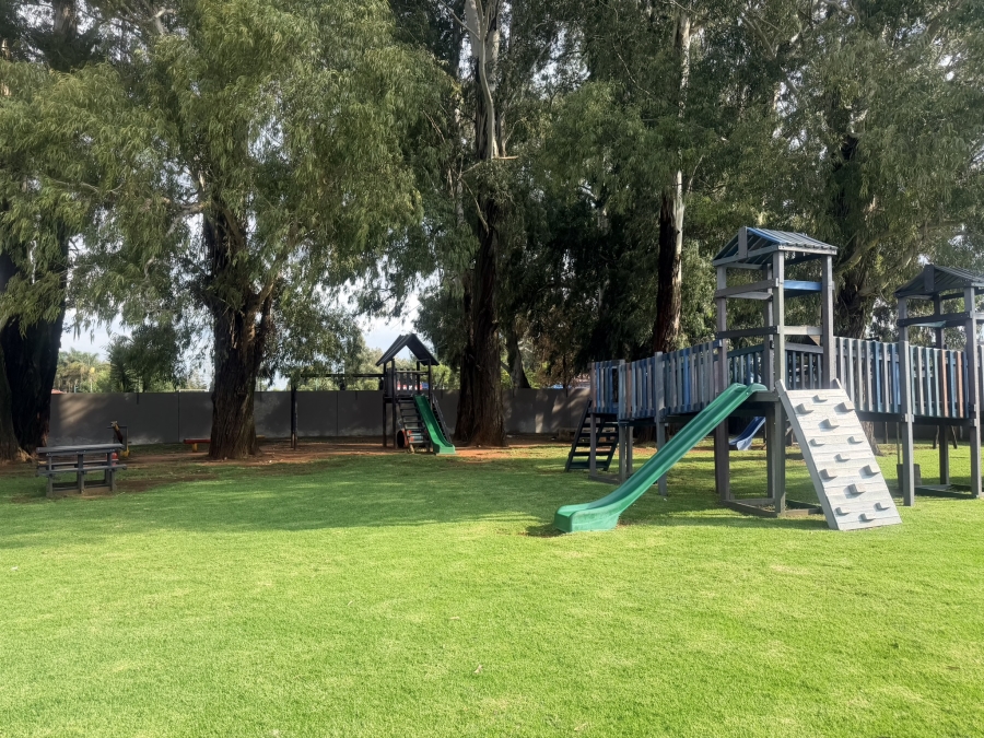 2 Bedroom Property for Sale in Lakefield Gauteng