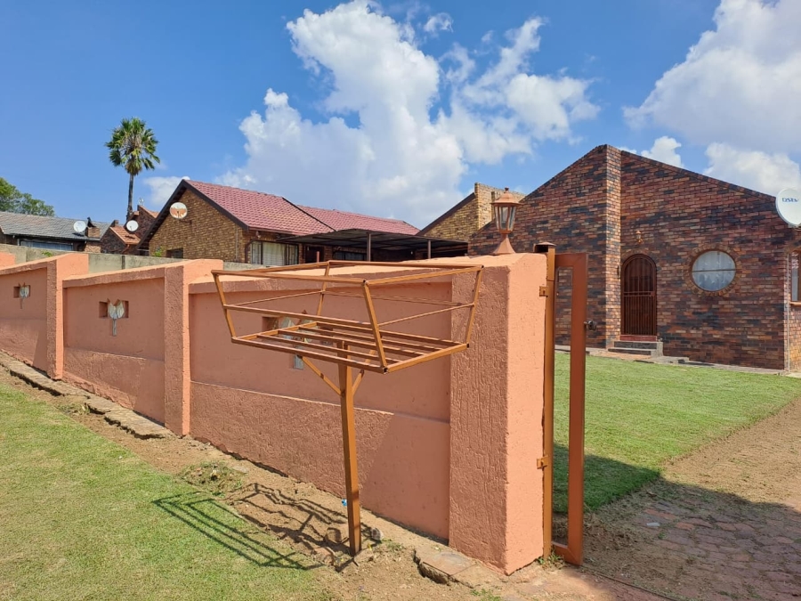 3 Bedroom Property for Sale in Shalimar Ridge Gauteng