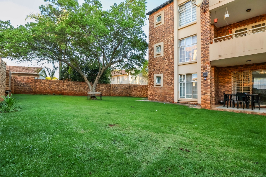2 Bedroom Property for Sale in Die Hoewes Gauteng
