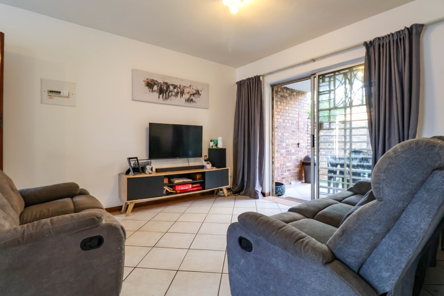 2 Bedroom Property for Sale in Die Hoewes Gauteng