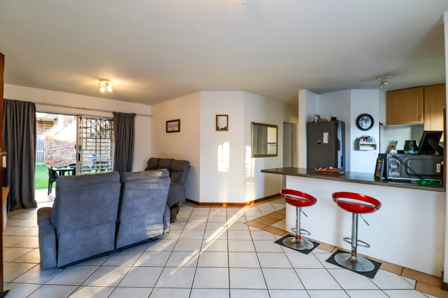 2 Bedroom Property for Sale in Die Hoewes Gauteng