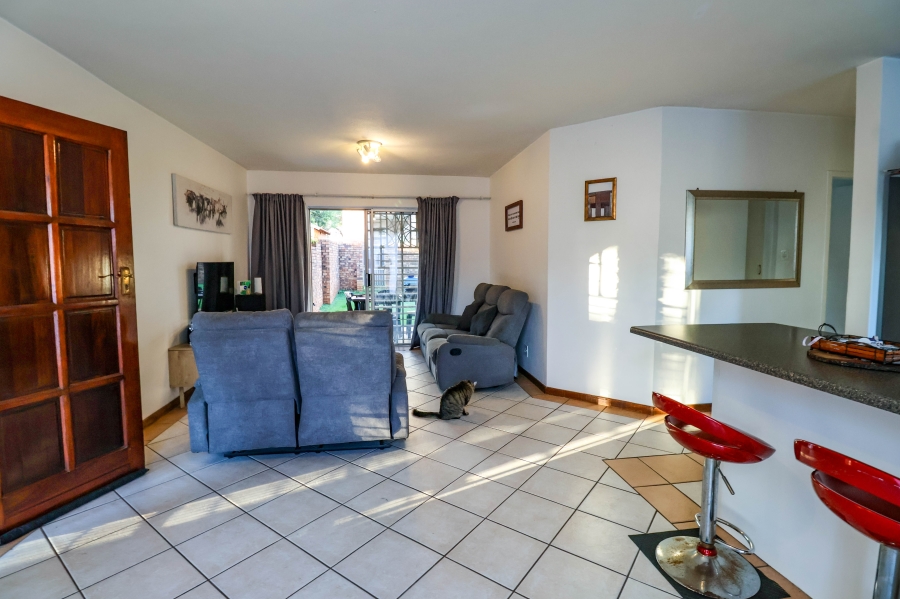 2 Bedroom Property for Sale in Die Hoewes Gauteng