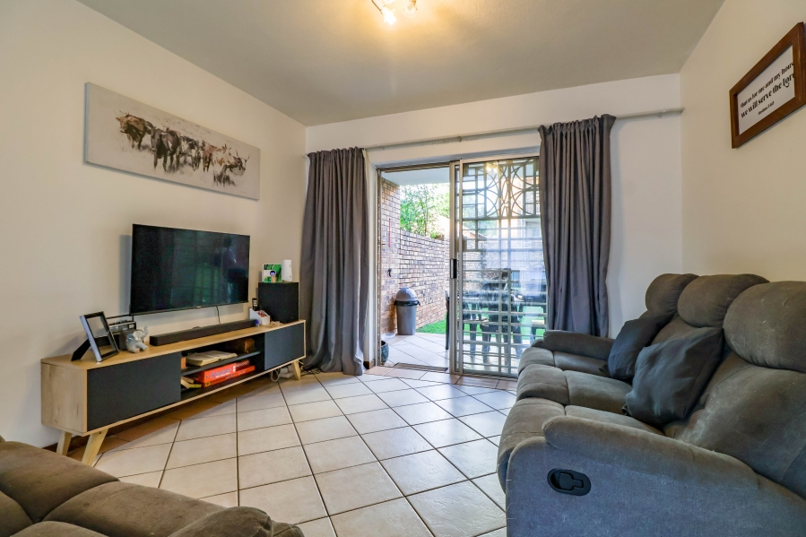 2 Bedroom Property for Sale in Die Hoewes Gauteng