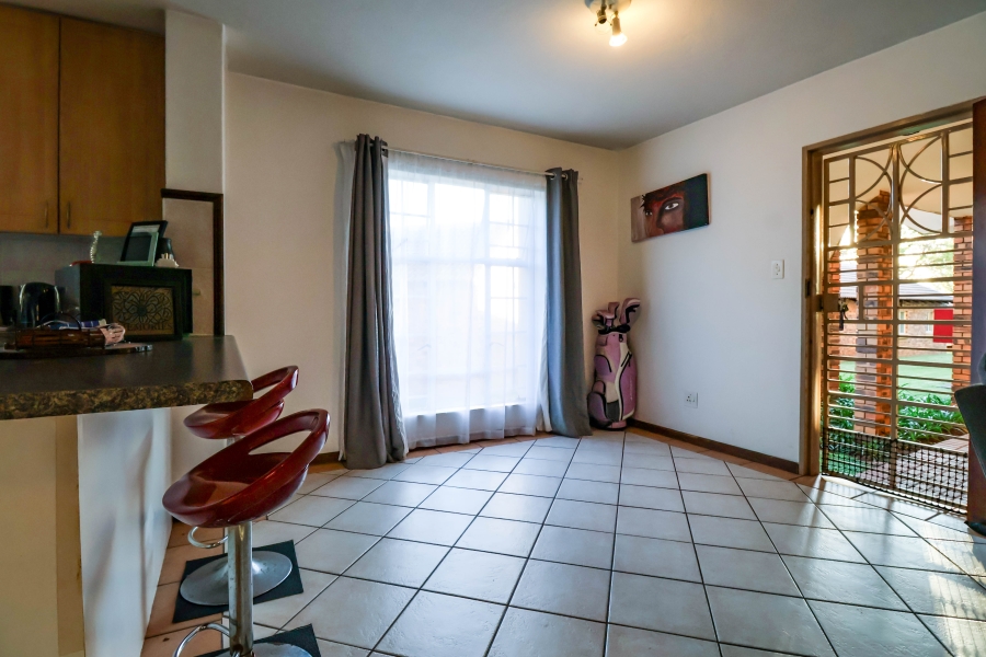 2 Bedroom Property for Sale in Die Hoewes Gauteng