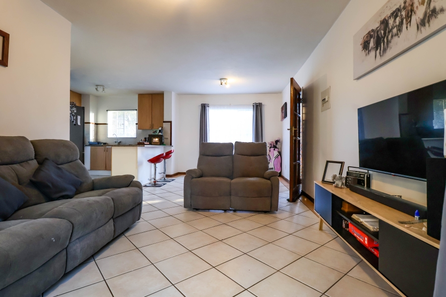 2 Bedroom Property for Sale in Die Hoewes Gauteng