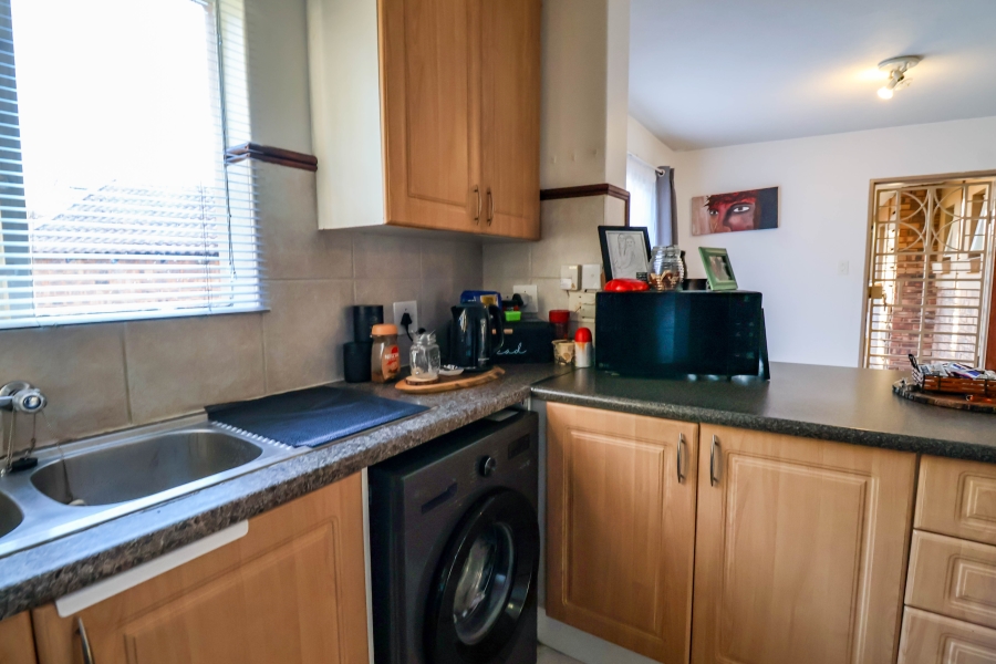 2 Bedroom Property for Sale in Die Hoewes Gauteng