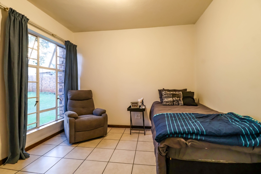 2 Bedroom Property for Sale in Die Hoewes Gauteng