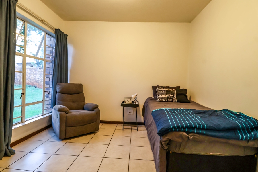 2 Bedroom Property for Sale in Die Hoewes Gauteng