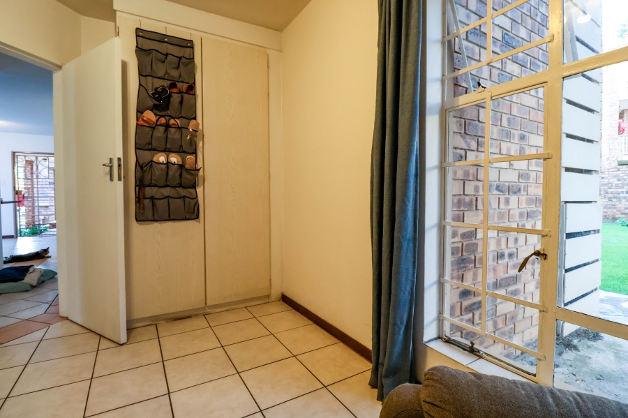 2 Bedroom Property for Sale in Die Hoewes Gauteng