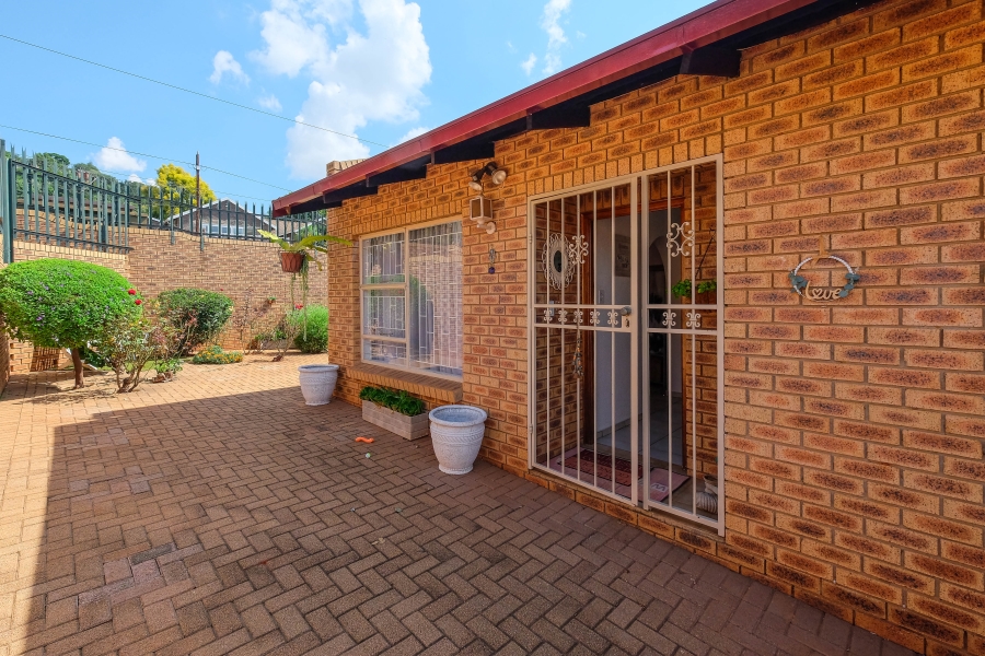 3 Bedroom Property for Sale in Roodekrans Gauteng