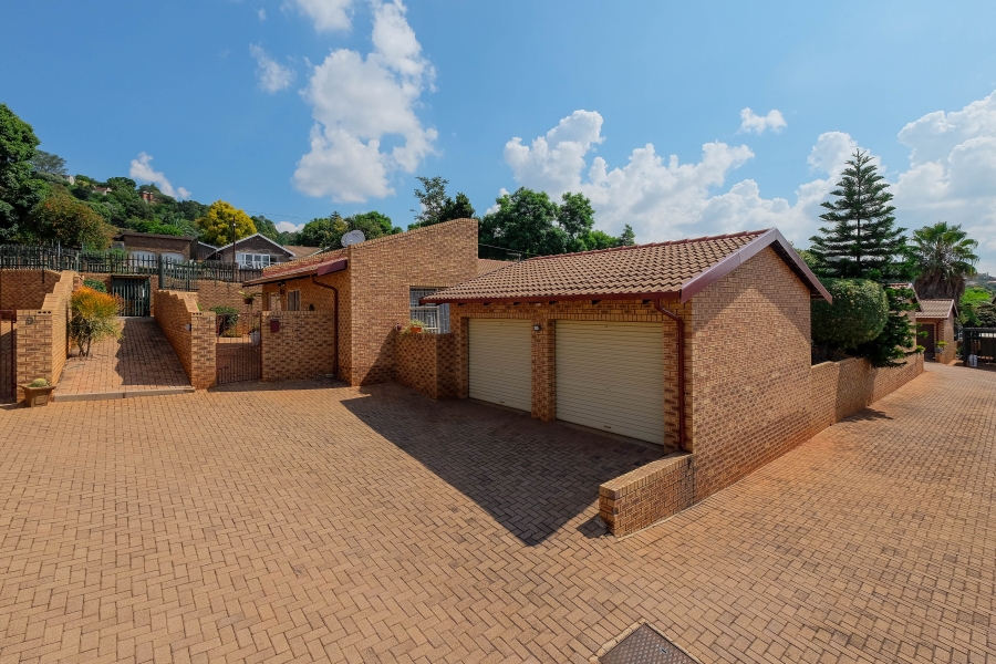 3 Bedroom Property for Sale in Roodekrans Gauteng