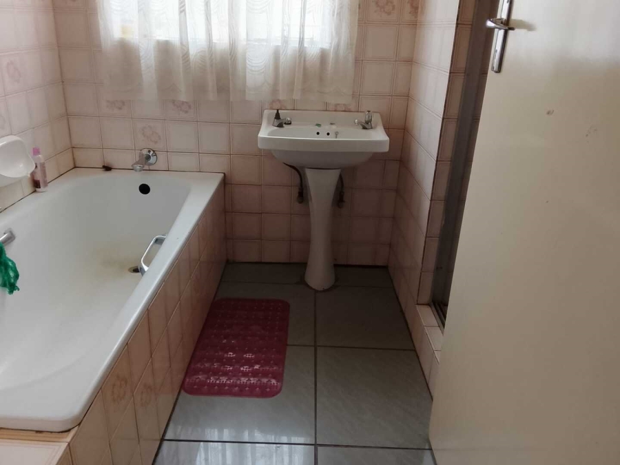 3 Bedroom Property for Sale in Bedworth Park Gauteng
