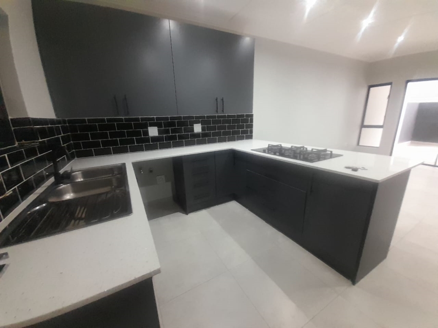 To Let 2 Bedroom Property for Rent in Bryanston Gauteng