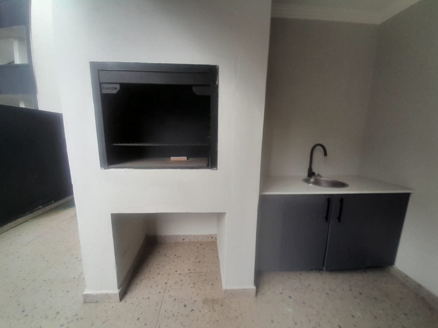 To Let 2 Bedroom Property for Rent in Bryanston Gauteng