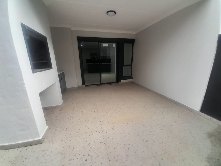 To Let 2 Bedroom Property for Rent in Bryanston Gauteng