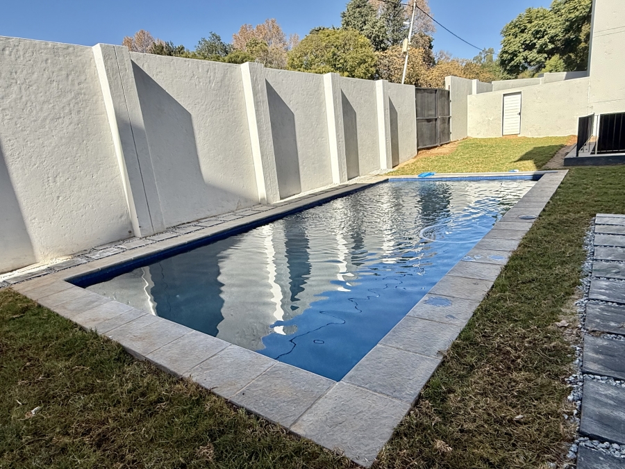 To Let 2 Bedroom Property for Rent in Bryanston Gauteng