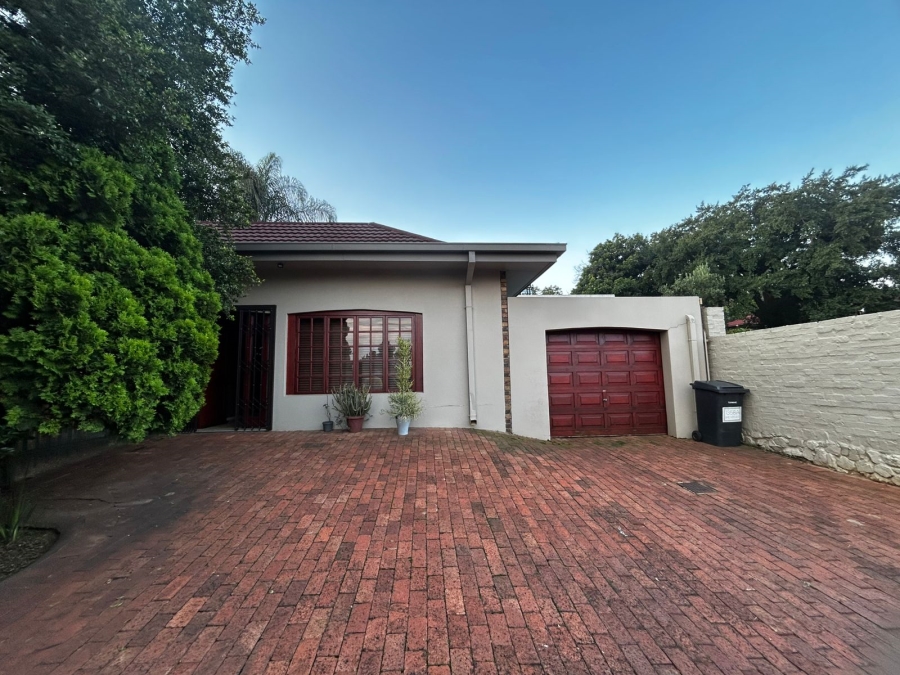 To Let 3 Bedroom Property for Rent in Waverley Gauteng