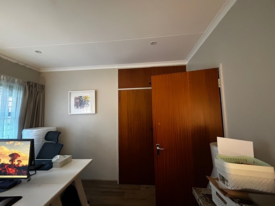 To Let 3 Bedroom Property for Rent in Waverley Gauteng