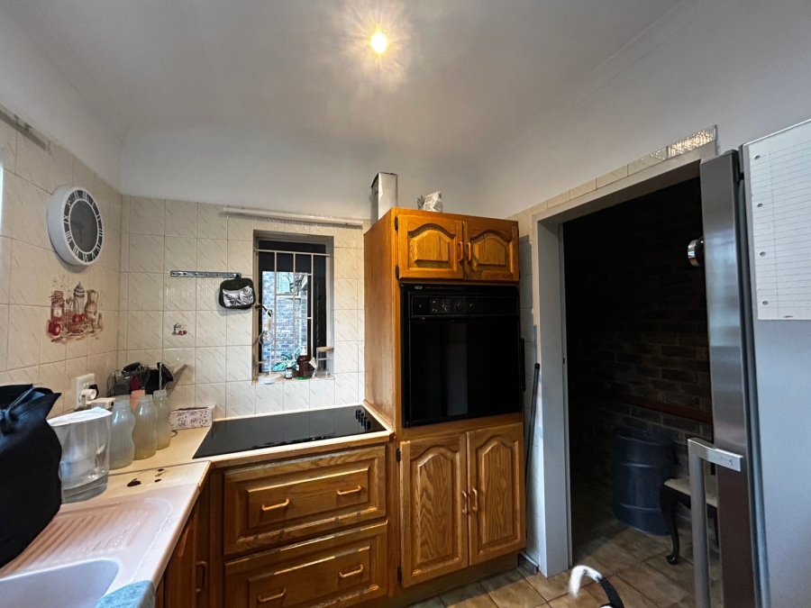 To Let 3 Bedroom Property for Rent in Waverley Gauteng